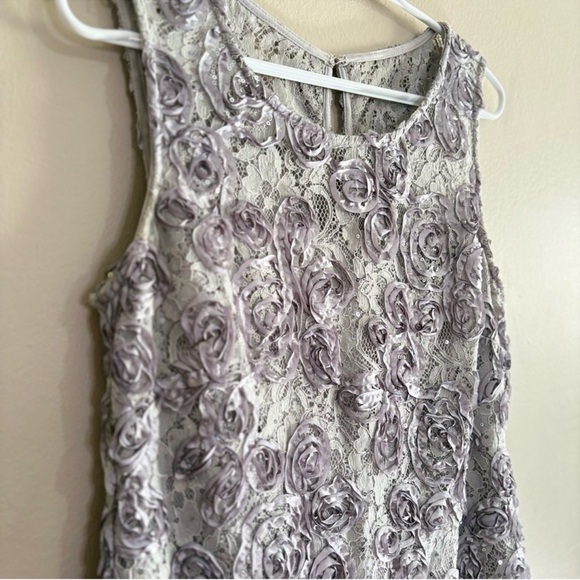 Onyx Sleeveless Sheath Silver Grey Dress w Textured Rosettes & Lace - Picture 3 of 10